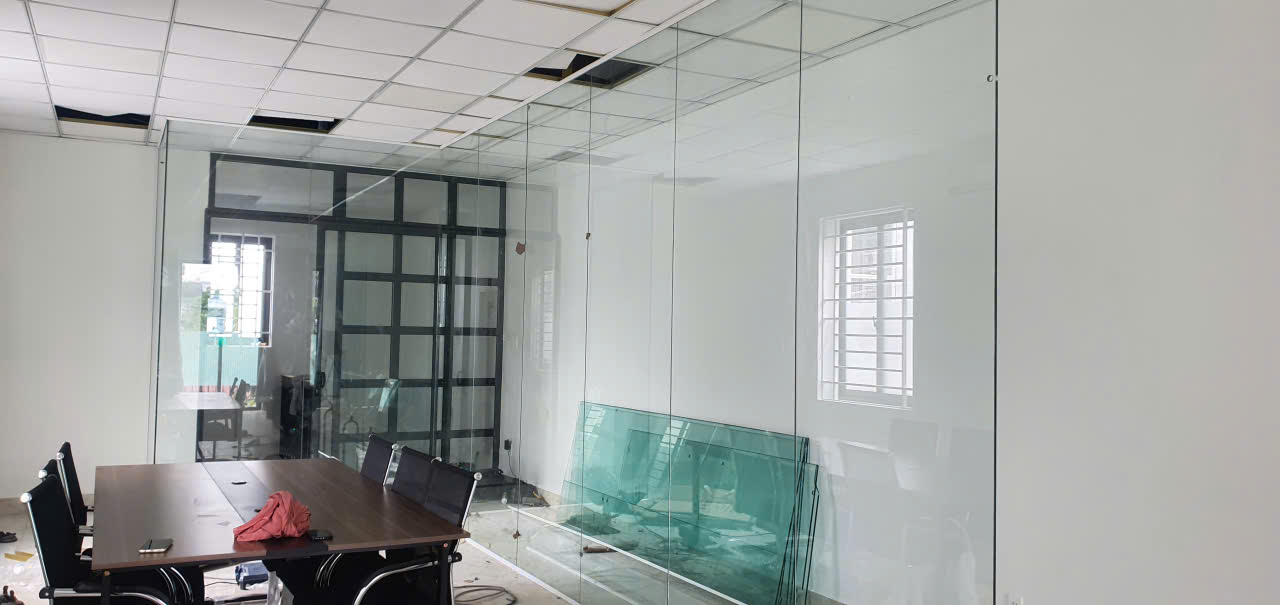 Làm vách kính cường lực tại quận 9