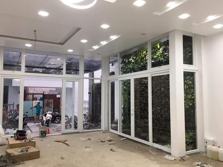 Vách nhôm kính cao cấp tại Quận 4